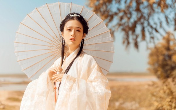 想哭的爱情伤感句子语录：你永远是我无法触摸的温柔