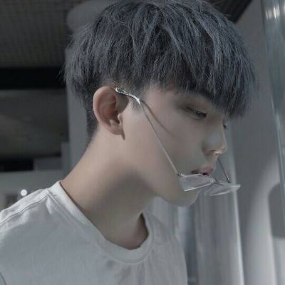 青春少年伤感的句子 少年唯美伤感的朋友圈文案