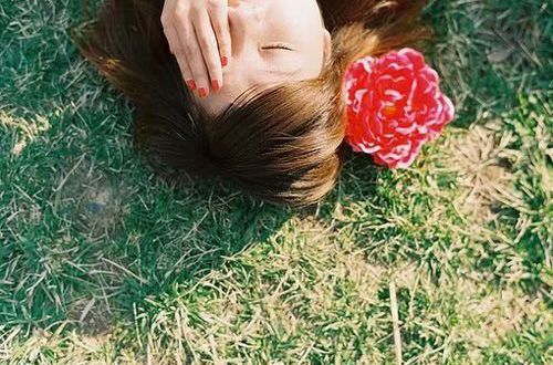 女生专属抖音个性签名伤感心情 他的幼稚我的固执都成为历史