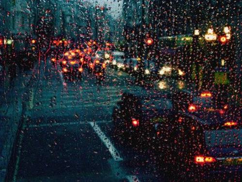 下雨天心情低落的说说