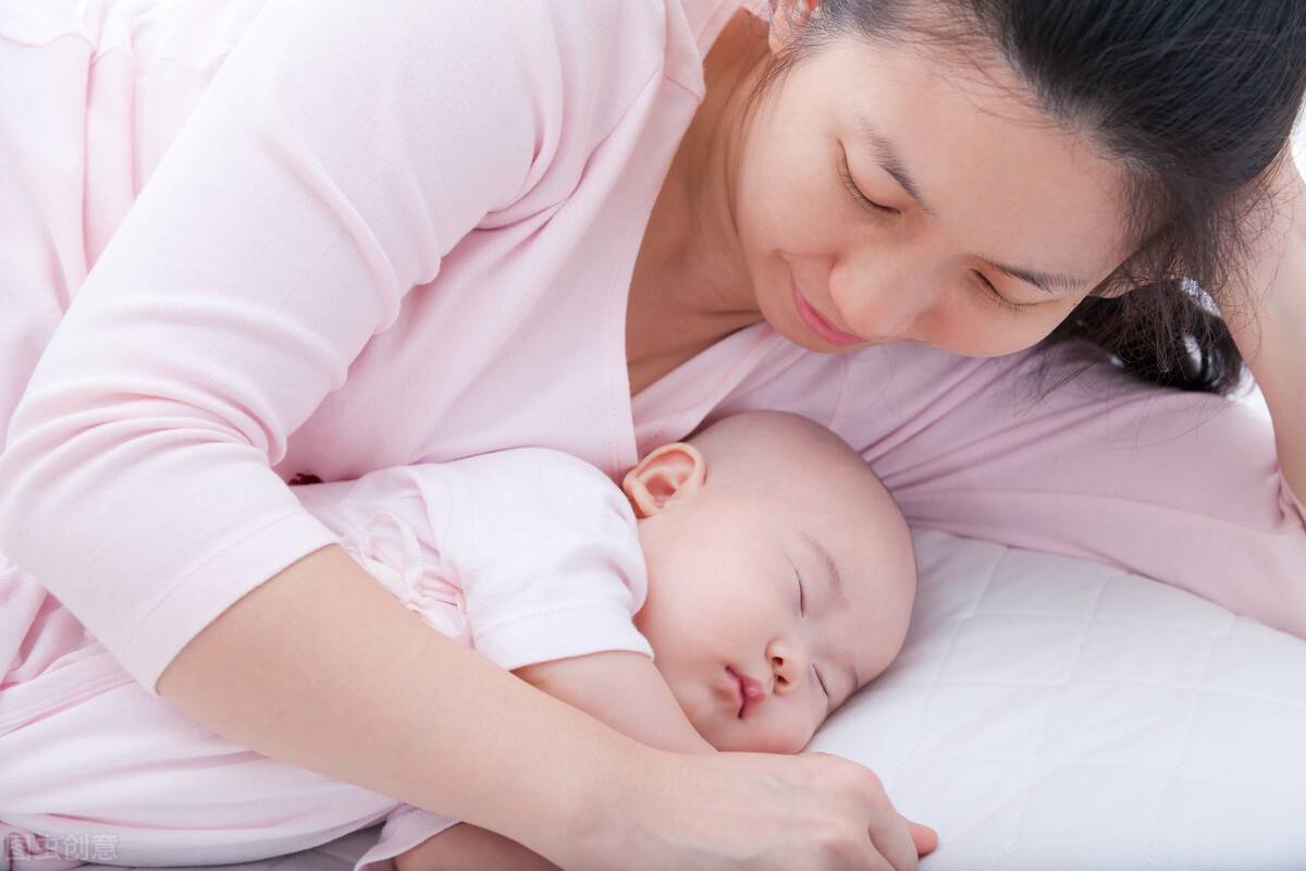 想要尽快让宝宝吃上奶，家人要掌握这套开奶手法，帮宝妈缓解痛苦