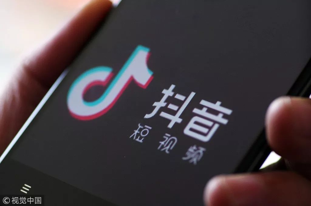 千万级抖音网红亮相直播间，连麦跳舞样样都有