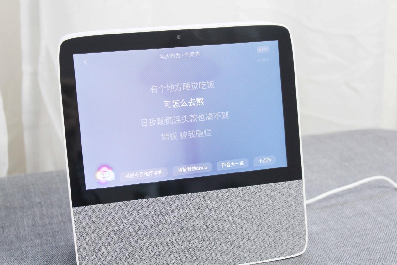 小度在家智能屏X8评测：满满黑科技加持，还能看你眼色行事