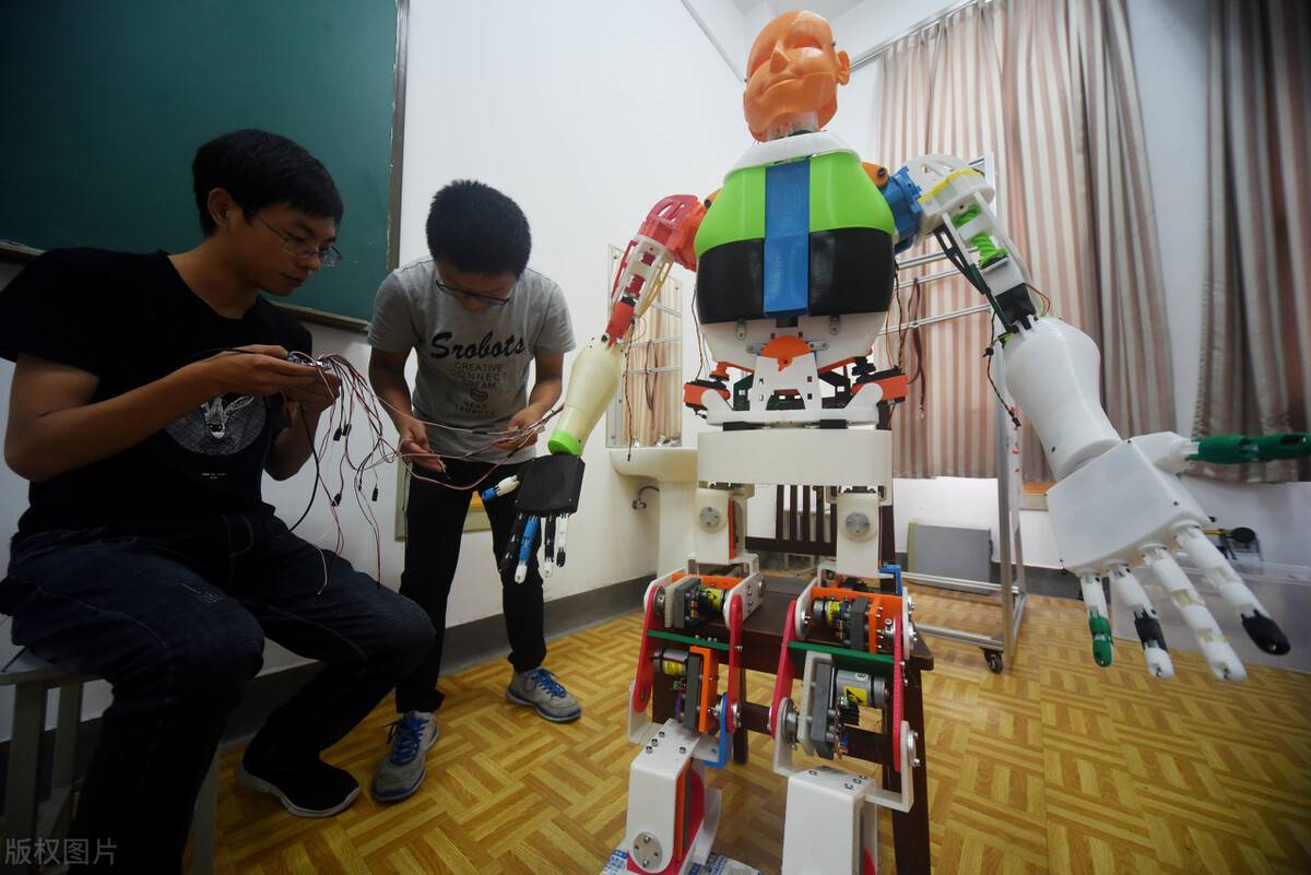 计算机相关专业当中哪四个专业的热度较高，以及该怎么选择