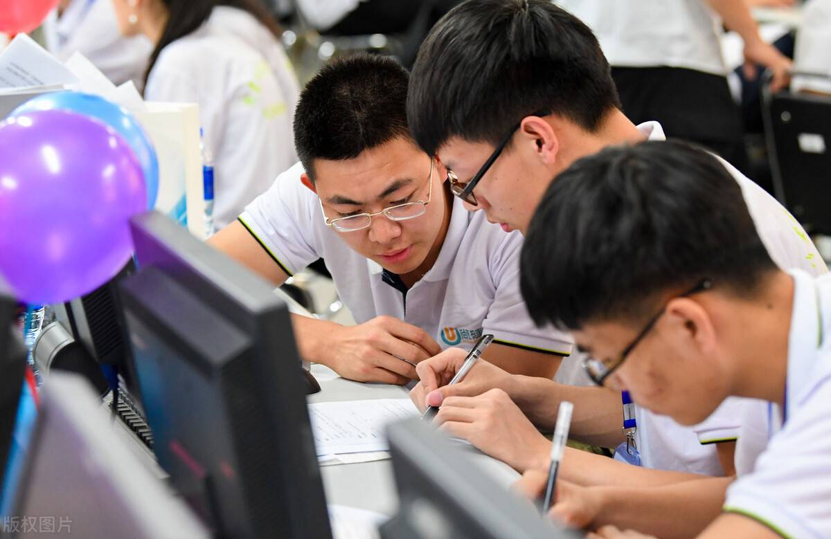计算机相关专业当中哪四个专业的热度较高，以及该怎么选择