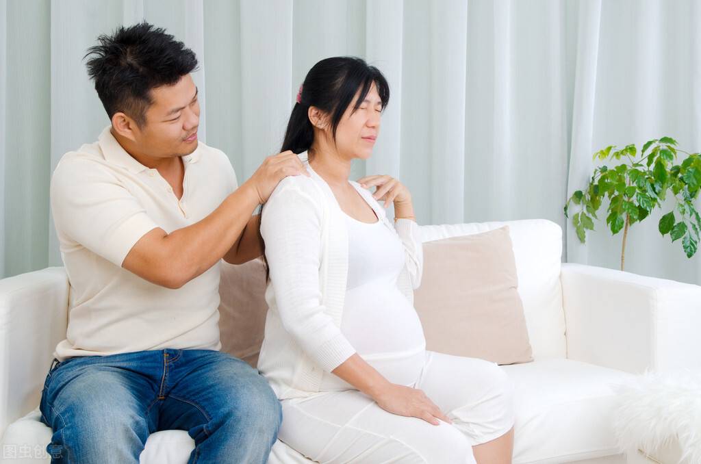 想要尽快让宝宝吃上奶，家人要掌握这套开奶手法，帮宝妈缓解痛苦