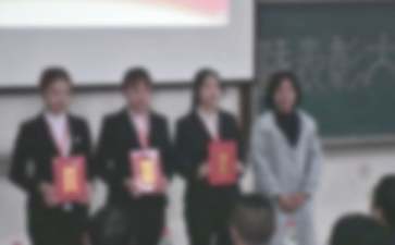 年级表彰大会演讲稿