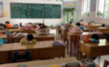 学生午休吵闹检讨书