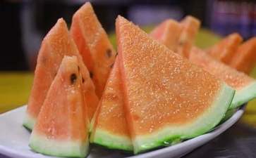 中班科学教案：《夏天玩水》