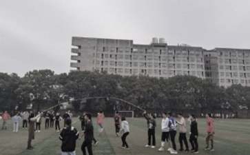 《操场上》教学反思