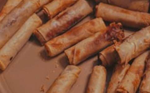 5个月宝宝的亲子游戏推荐：卷春卷
