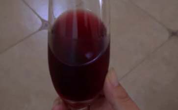 关于女性喝红酒的好处