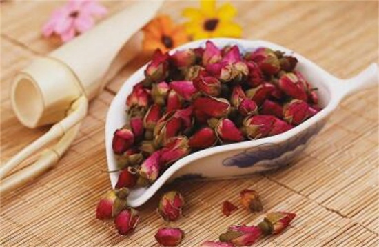 玫瑰花茶的功效与作用，可美容养颜促进代谢还能去除口臭