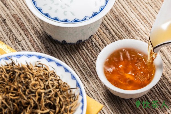 红茶有提神的功效是真的吗，喝红茶提神效果好吗(避免在睡前饮用)