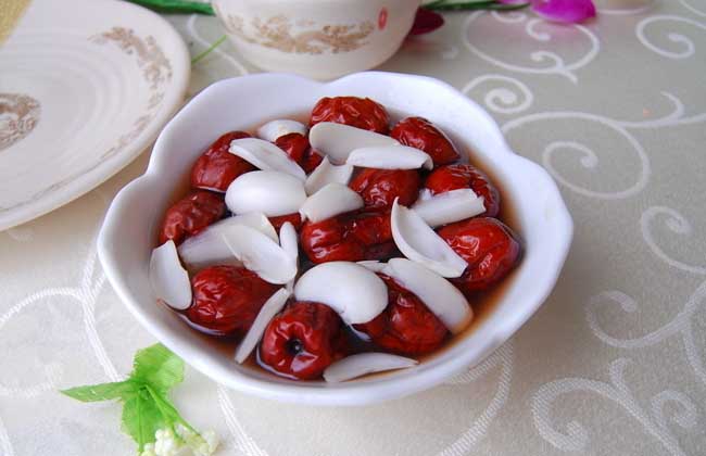 红枣泡水喝的功效