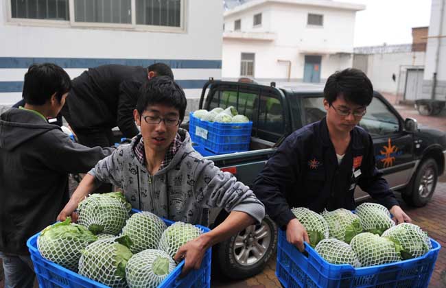 “绿色餐桌”佳肴配送中心
