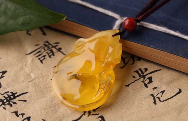 琥珀和蜜蜡的区别