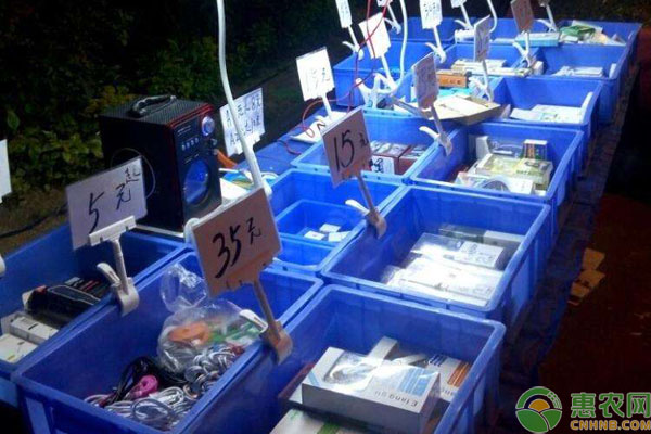摆地摊几十元本钱卖什么？这些东西薄利多销很赚钱！