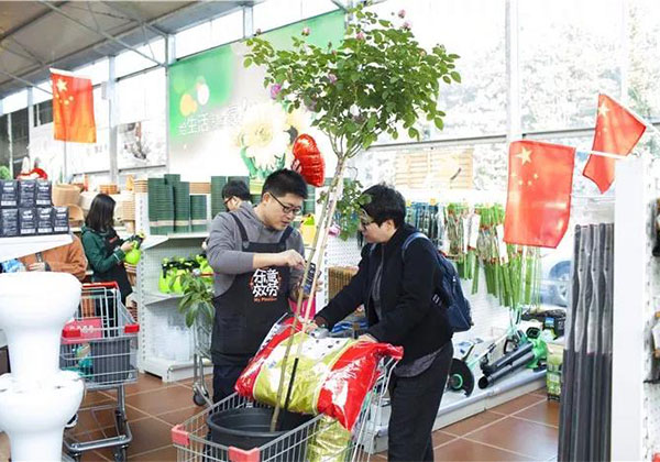 黑五门店工作人员.jpg
