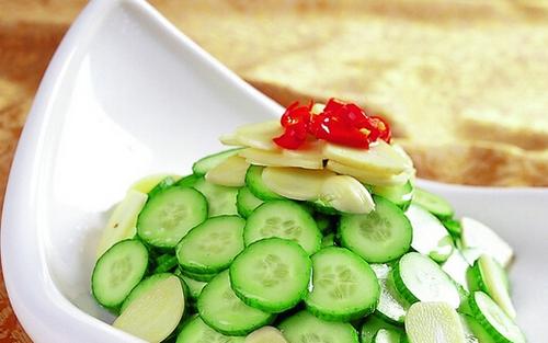 凉拌蒜片乳瓜的做法步骤教程和材料