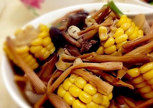 黄花菜蘑菇汤