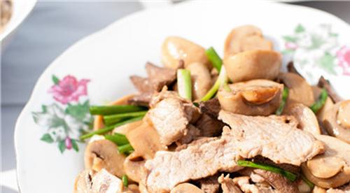 牛肉炒蘑菇