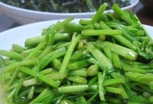水芹菜如何做好吃 水芹菜的烹饪技巧