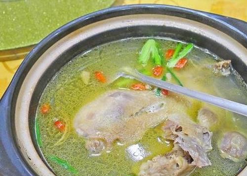 老母鸡汤的功效和作用 喝老母鸡汤有哪些好处