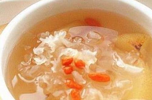 喝雪梨银耳汤的功效和作用