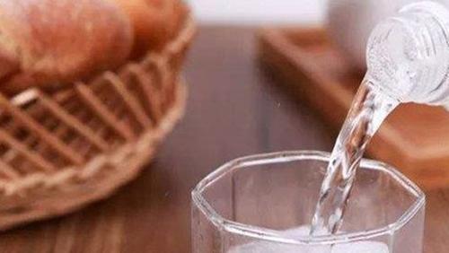 尿酸高喝什么苏打水 喝自制苏打水的副作用