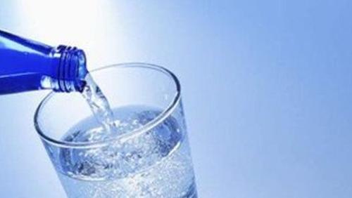 尿酸高喝什么苏打水 喝自制苏打水的副作用