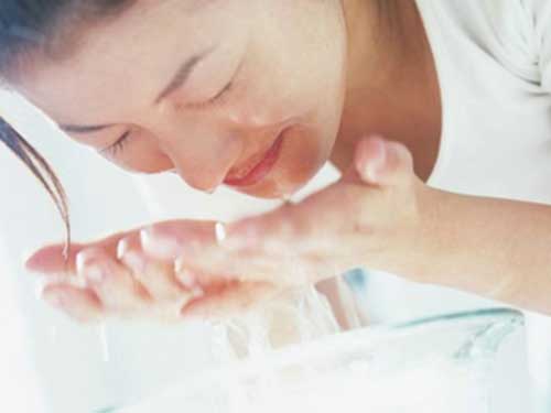 如何给肌肤补水

