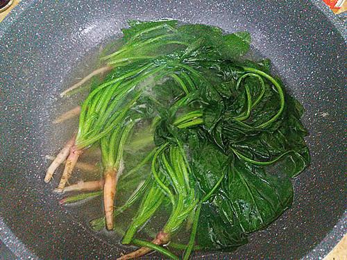 菠菜根煮水喝的功???
