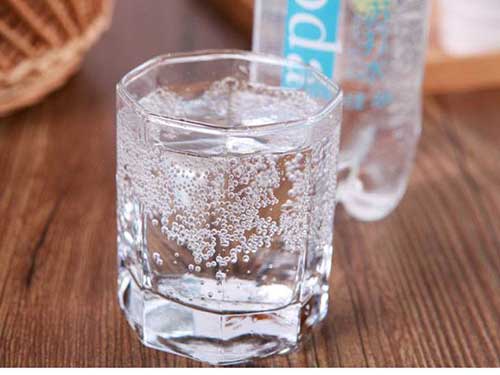 尿酸高喝苏打水能降吗