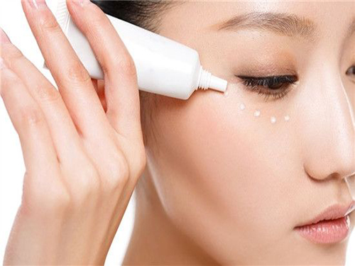 眼霜的正确使用顺???