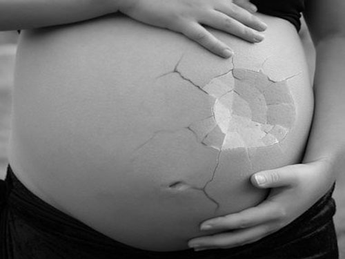 pregnant-1207238__340.jpg