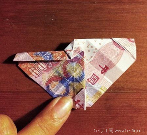 如何用钞票折花 一百元折玫瑰花教程