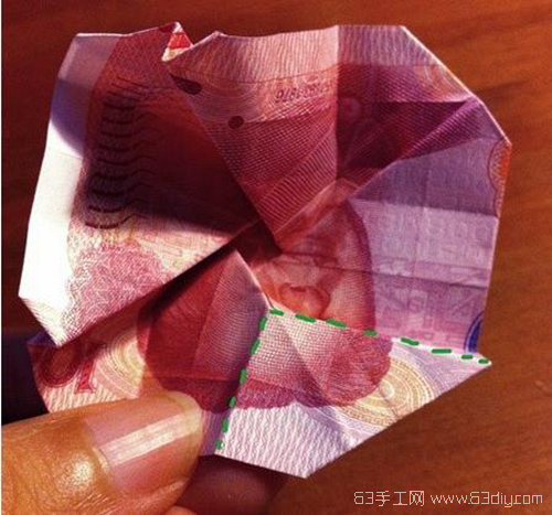 如何用钞票折花 一百元折玫瑰花教程