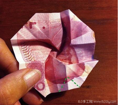 如何用钞票折花 一百元折玫瑰花教程