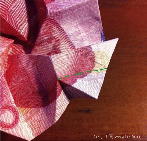 如何用钞票折花 一百元折玫瑰花教程