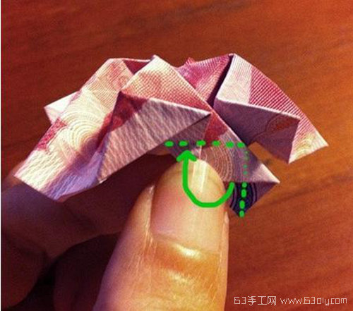 如何用钞票折花 一百元折玫瑰花教程