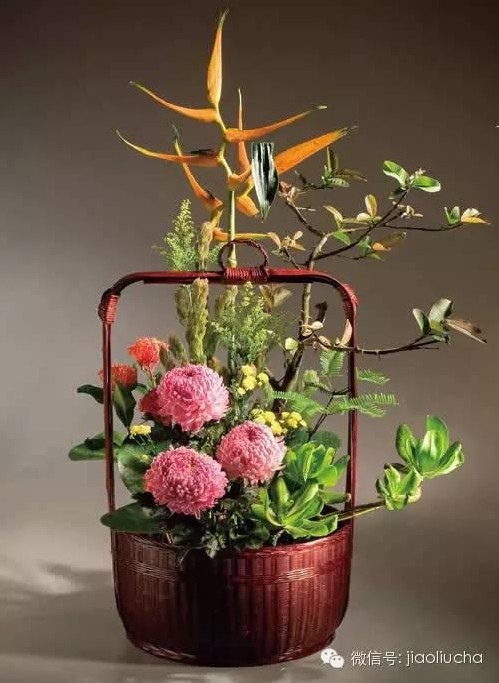 以蓝为花器插花欣赏