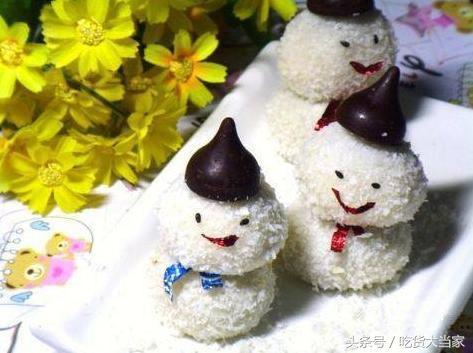 圣诞节到了，教你做圣诞水果巧拼盘，可以吃的圣诞老人你见过吗？ 。。。