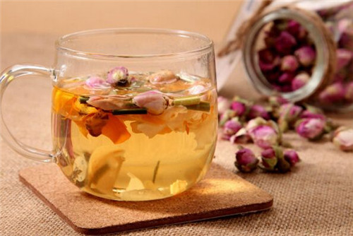 泡玫瑰花茶的图片