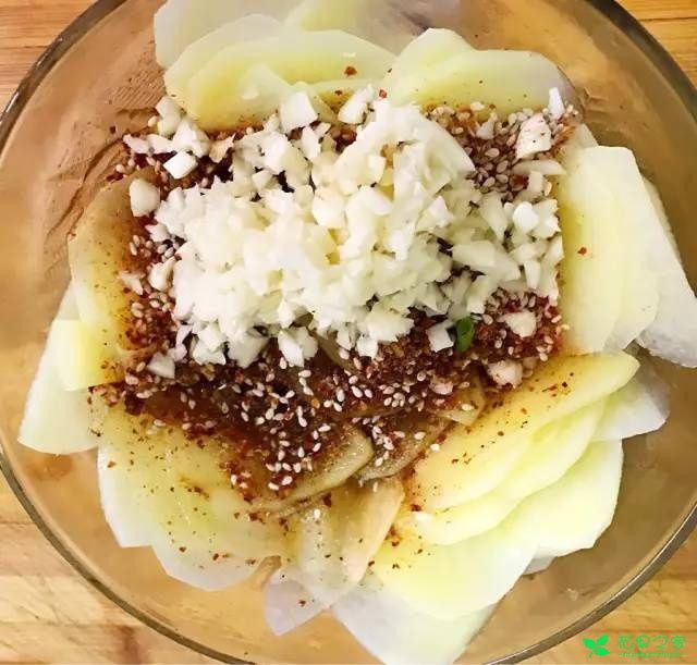 土豆片这么做，香辣适口，超下饭不说，老公孩子抢着吃 。。。