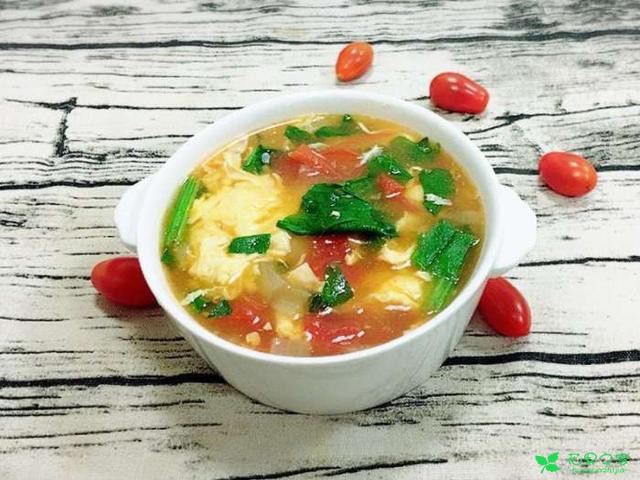 番茄波菜滑蛋汤，简朴家常菜新做法，味道不错哦