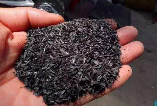 浇花加点草木灰，比施肥还灵，植株粗壮不生虫，猛开花刹不住闸