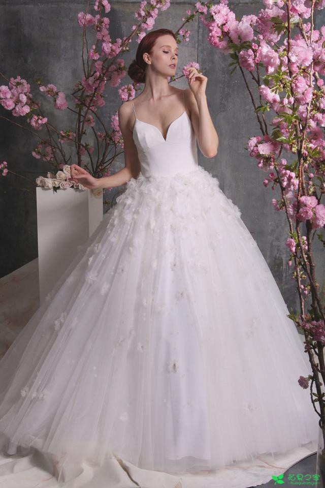 2018春夏“花为媒”婚纱系列