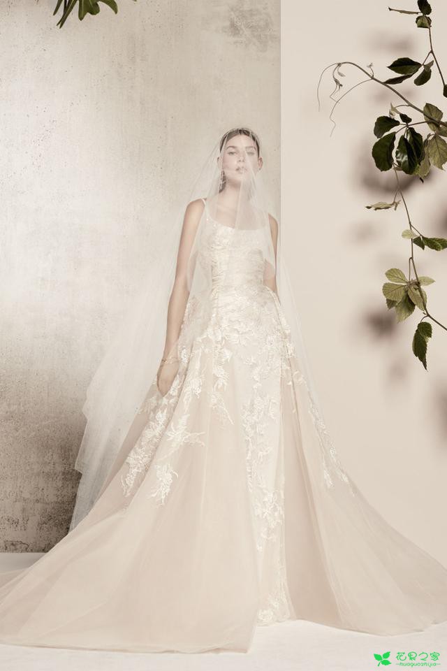 2018春夏“花为媒”婚纱系列