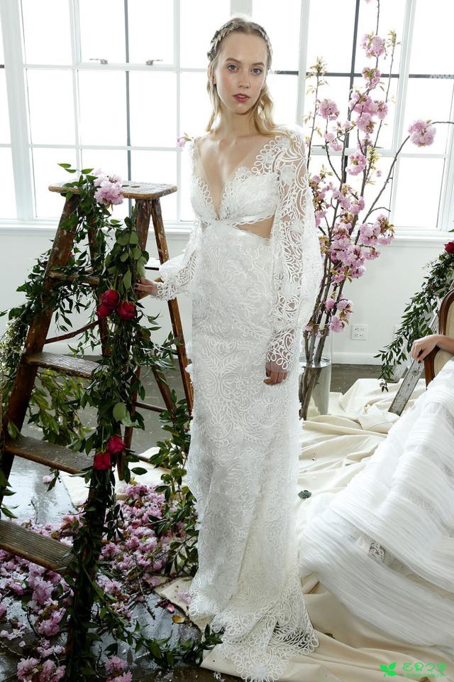 2018春夏“花为媒”婚纱系列